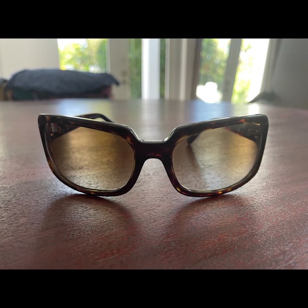 Tortoise brown coach sunnies